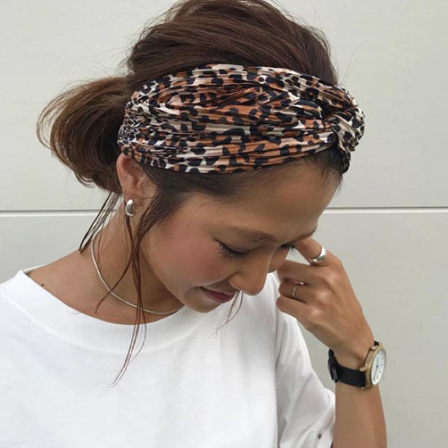 ZARA(ザラ)の完売品 ザラ プリーツ レオパード ヒョウ柄ヘアバンドヘアターダン アクセ レディースのヘアアクセサリー(ヘアバンド)の商品写真