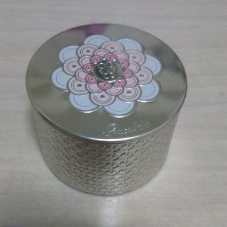 ゲラン(GUERLAIN)の「値下げ」ゲラン GUERLAIN
メテオリット METEORITES #1(フェイスパウダー)