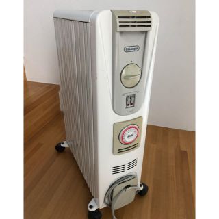 デロンギ(DeLonghi)のデロンギオイルヒーター  型番091521TEC(オイルヒーター)