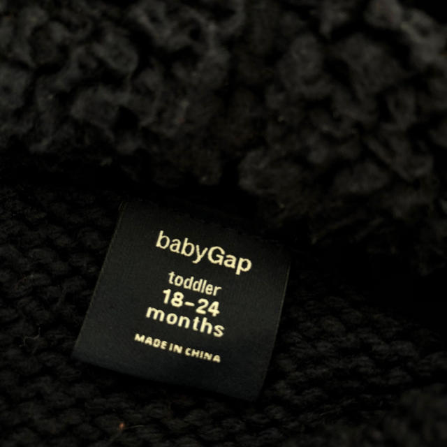 babyGAP(ベビーギャップ)のbaby gapケーブルニットカーディガン 90cm◡̈⃝⋆* キッズ/ベビー/マタニティのキッズ服男の子用(90cm~)(ジャケット/上着)の商品写真