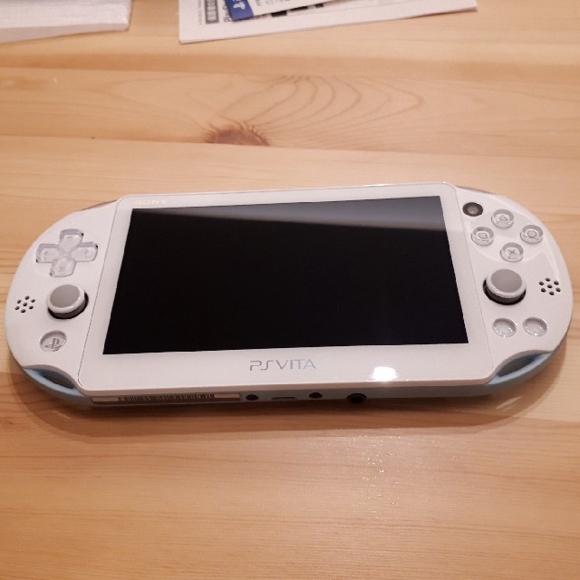 【値下げ】PS VITA ライトブルー　箱付属品完備 ケース付き 1