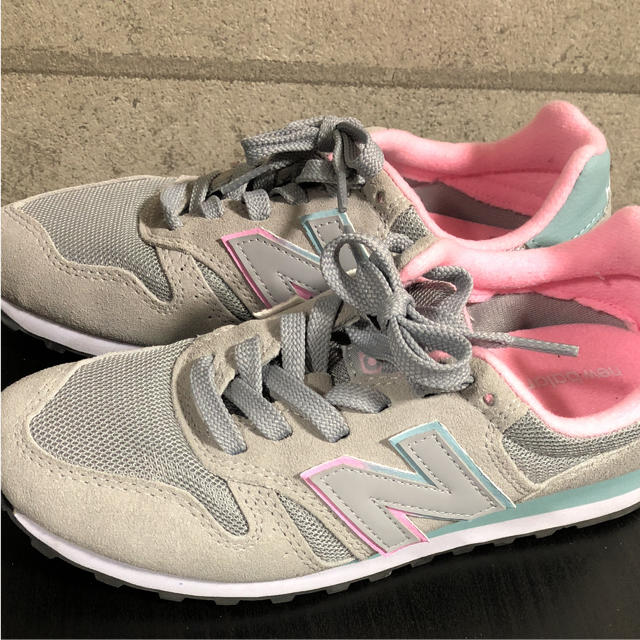 New Balance(ニューバランス)の【美品】 ニューバランス スニーカー WL373 22.5cm グレー レディースの靴/シューズ(スニーカー)の商品写真