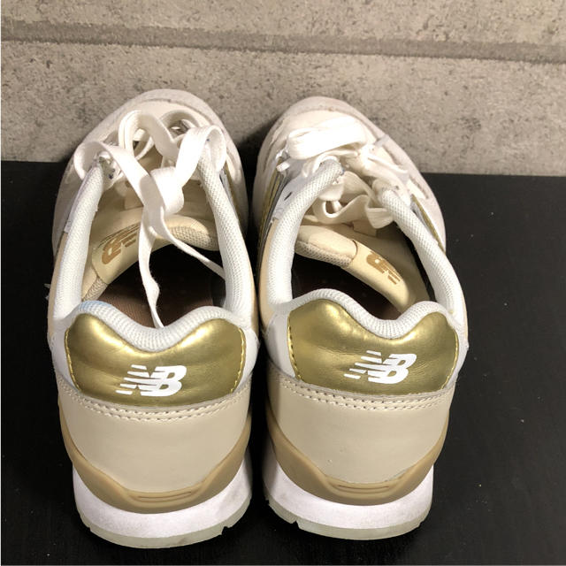 New Balance(ニューバランス)のニューバランス スニーカーWR996 22.5cm グレー ゴールド レディースの靴/シューズ(スニーカー)の商品写真