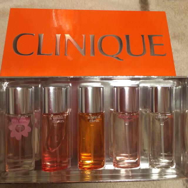 CLINIQUE(クリニーク)のクリニーク♡香水ミニボトルセット♡ コスメ/美容の香水(香水(女性用))の商品写真