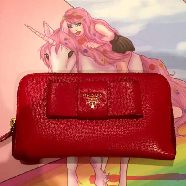 PRADA(プラダ)のPRADA♡リボン赤♡長財布 レディースのファッション小物(財布)の商品写真