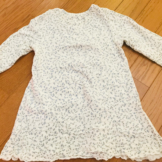 Biquette(ビケット)の送料込み Biquette 小花柄ワンピース 100 キッズ/ベビー/マタニティのキッズ服女の子用(90cm~)(ワンピース)の商品写真