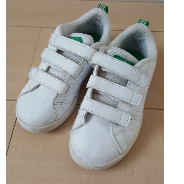 adidas(アディダス)のadidas スニーカー キッズ/ベビー/マタニティのキッズ靴/シューズ(15cm~)(その他)の商品写真