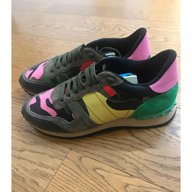 スでお VALENTINO スニーカーの通販 by アルファベット's shop 期間値下げ お値打ち破格!バレンチノ レインボースニーカー スニーカー