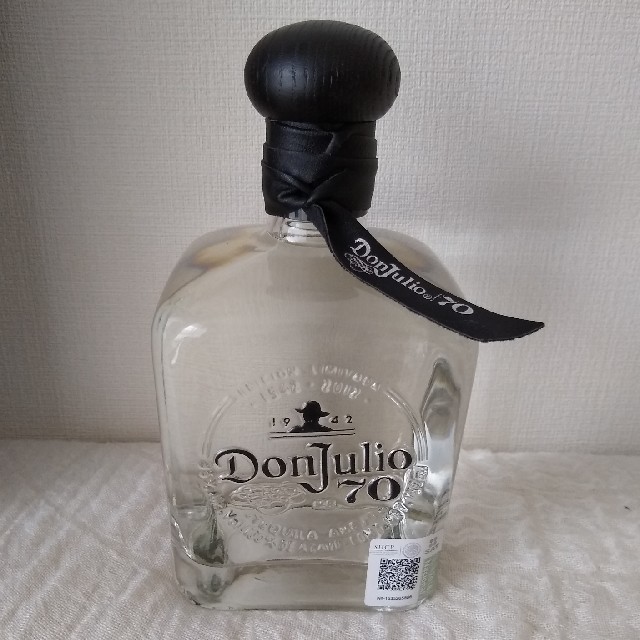 DonJulio70 70周年記念ボトル 食品/飲料/酒の酒(蒸留酒/スピリッツ)の商品写真