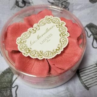 ラデュレ(LADUREE)のラデュレ  新品 フェイスカラー ローズ  チーク(チーク)