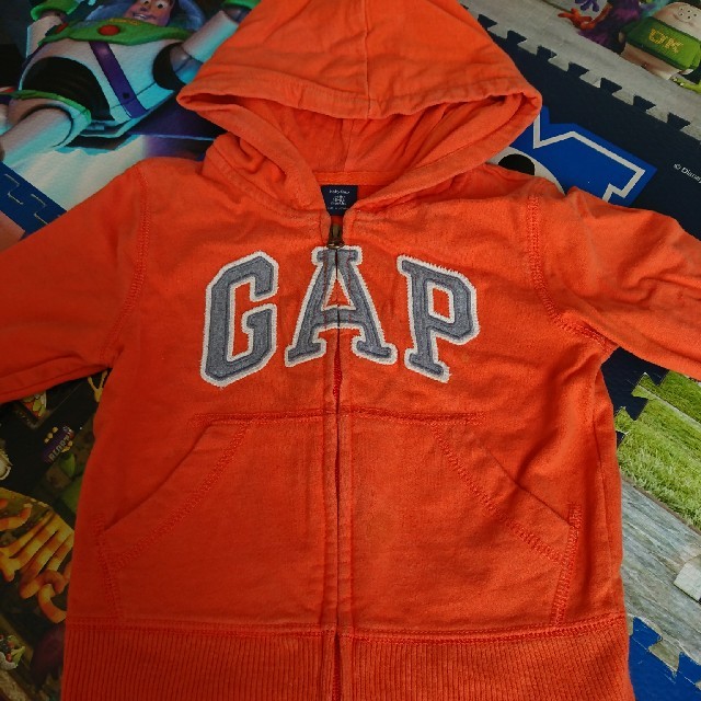 babyGAP(ベビーギャップ)のbabygap★パーカー キッズ/ベビー/マタニティのキッズ服男の子用(90cm~)(ジャケット/上着)の商品写真