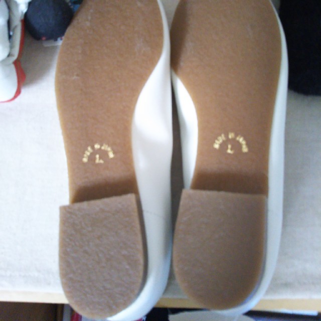 ホワイトパンプス レディースの靴/シューズ(ハイヒール/パンプス)の商品写真