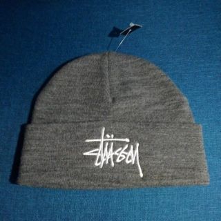 ステューシー(STUSSY)のSTUSSY💣スチューシー　ビーニー灰×白　レディースサイズニット帽(ニット帽/ビーニー)