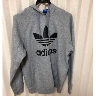 アディダス(adidas)のadidas グレー パーカー(パーカー)