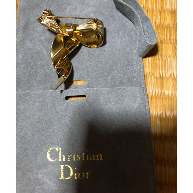 Christian Dior(クリスチャンディオール)のクリスチャンディオール Dior ゴールド ブローチ リボン レディースのアクセサリー(ブローチ/コサージュ)の商品写真