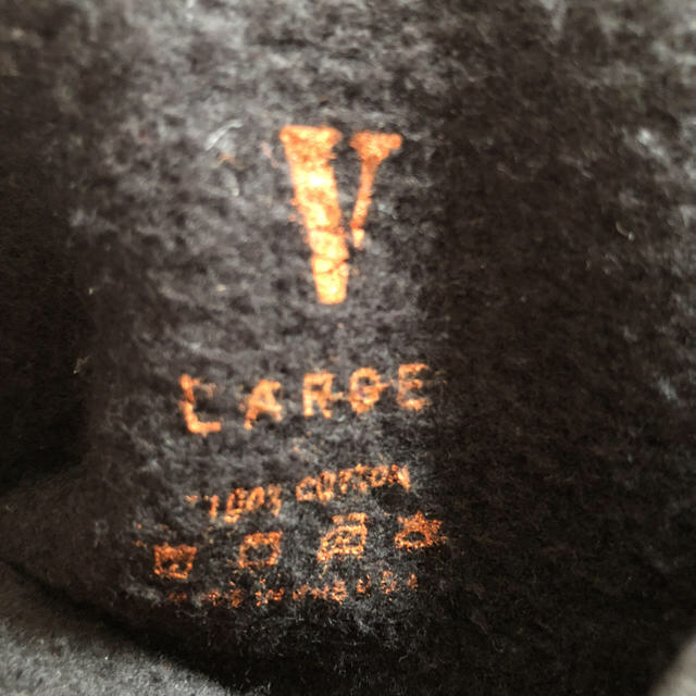 希少 vlone crew neck