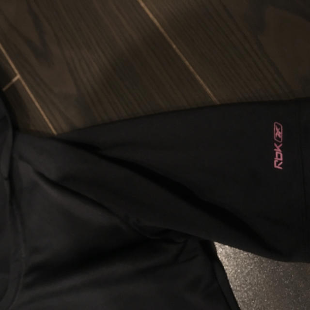 Reebok(リーボック)のリーボック フード付きティーシャツ レディースのトップス(Tシャツ(半袖/袖なし))の商品写真