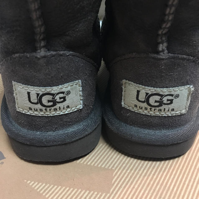 UGG(アグ)の本日限定お値下げ UGG ムートン ブーツ キッズ ベビー キッズ/ベビー/マタニティのキッズ靴/シューズ(15cm~)(ブーツ)の商品写真