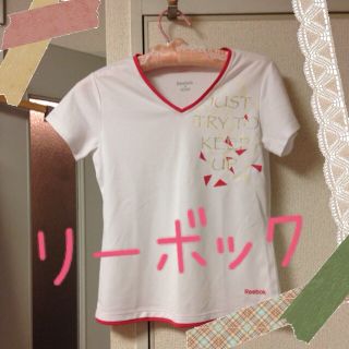 リーボック(Reebok)の値下げ！ピンクが可愛い❤VネックT(Tシャツ(半袖/袖なし))