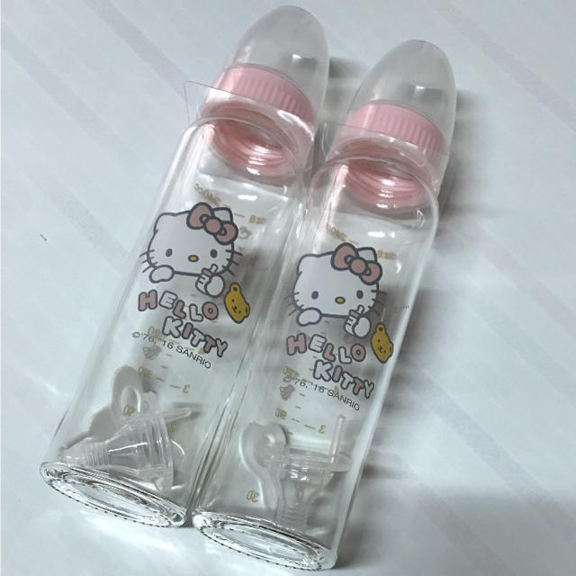 サンリオ - 新品 ハローキティ ガラス哺乳瓶 240ml×2 普通タイプ サンリオ - 新品 ハローキティ ガラス哺乳瓶 240ml×2 普通タイプ