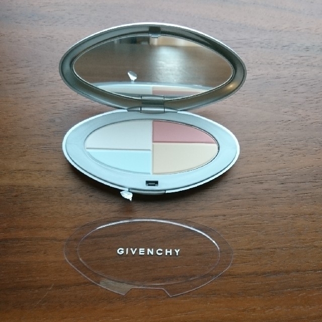 GIVENCHY(ジバンシィ)のGIVENCHY パウダー (ブラシなし) コスメ/美容のベースメイク/化粧品(フェイスパウダー)の商品写真
