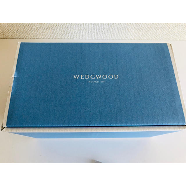 WEDGWOOD(ウェッジウッド)の【ぴすけ様専用】WEDGWOOD フェスティビティ-マグカップ ペア インテリア/住まい/日用品のキッチン/食器(グラス/カップ)の商品写真