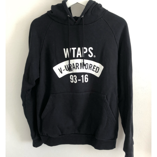 W)taps(ダブルタップス)のWTAPS ダブルタップス ブラック プルオーバー パーカー メンズのトップス(パーカー)の商品写真