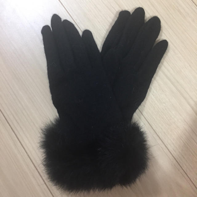 ブラック ラビットファー 手袋 グローブ 新品 レディースのファッション小物(手袋)の商品写真