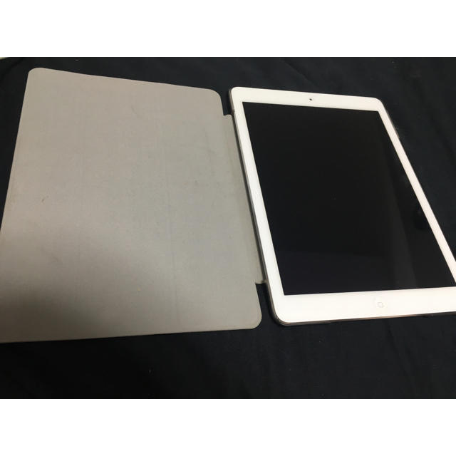 iPad 最新iOS フィルム/ケース/キーボード付の通販 by mai's shop｜アイパッドならラクマ - iPadAir 32GB 日本製