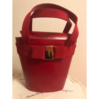 サルヴァトーレフェラガモ(Salvatore Ferragamo)のフェラガモ バケツ型バッグ ハンドバッグ 赤(ハンドバッグ)