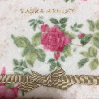 ローラアシュレイ(LAURA ASHLEY)の🌸ローラアシュレイ  ハンドタオル 34×35㎝ 新品 未使用🌸(タオル)