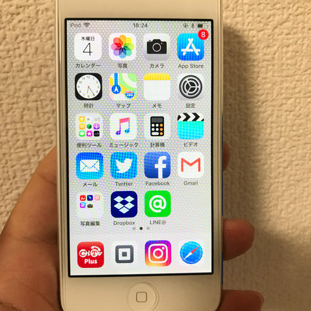 iPod touch(アイポッドタッチ)のiPod touch 16GB シルバー 送料込 スマホ/家電/カメラのオーディオ機器(ポータブルプレーヤー)の商品写真