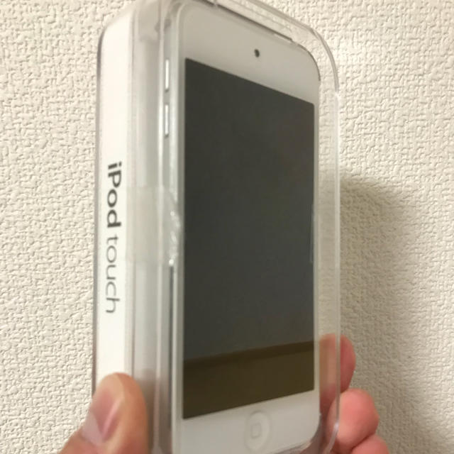 iPod touch(アイポッドタッチ)のiPod touch 16GB シルバー 送料込 スマホ/家電/カメラのオーディオ機器(ポータブルプレーヤー)の商品写真