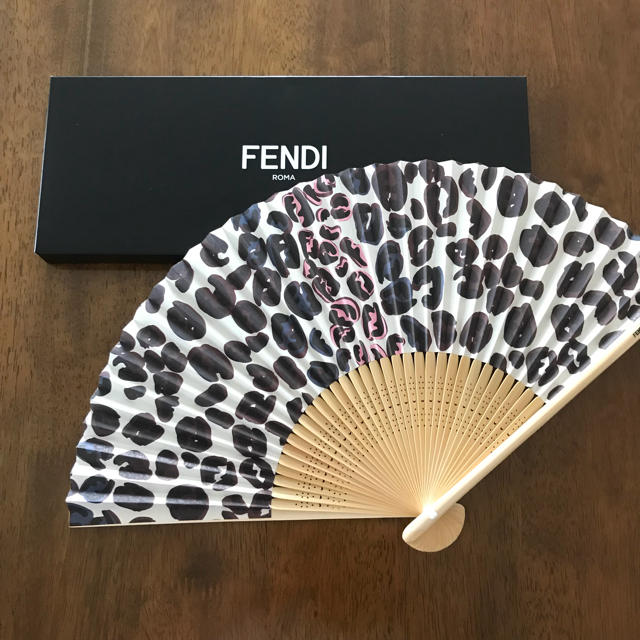 FENDI(フェンディ)の【新品・付録のみ】Numero TOKYO 7月号 フェンディ扇子 エンタメ/ホビーの雑誌(ファッション)の商品写真