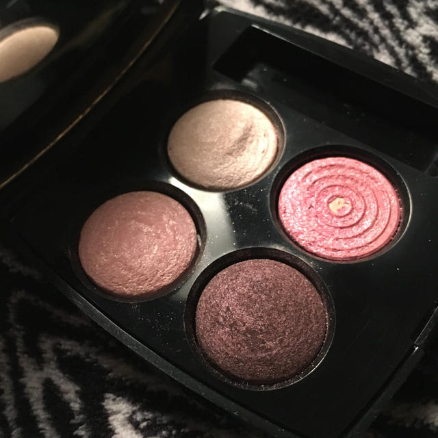 CHANEL(シャネル)のCHANEL♡LES 4 OMBRES 31 ROSE ENVOLEE コスメ/美容のベースメイク/化粧品(アイシャドウ)の商品写真