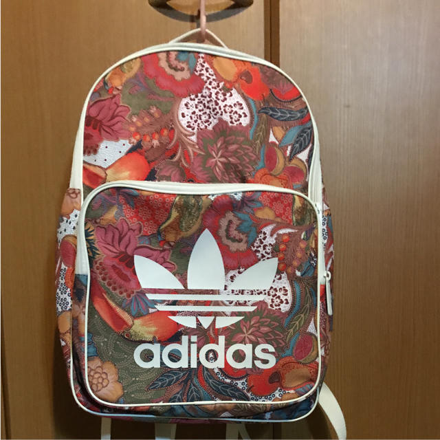 adidas(アディダス)の★アディダス オリジナルス ★リュック ★フラワー柄 レディースのバッグ(リュック/バックパック)の商品写真