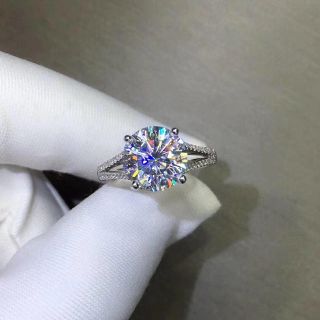 人気カラーの 18k??モアサナイト1ct 鑑定書あり - アクセサリー 人気カラーの 18k??モアサナイト1ct 鑑定書あり - アクセサリー