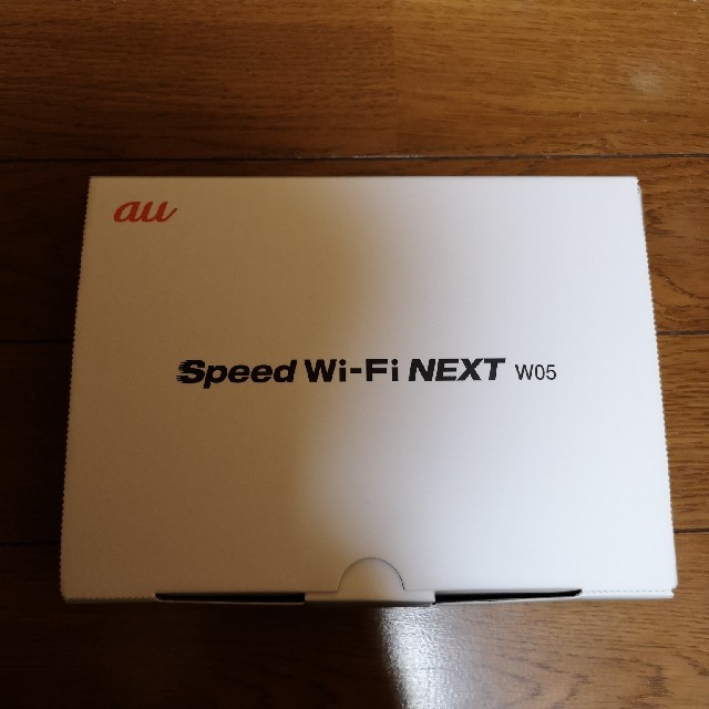 NEC(エヌイーシー)の新品未使用 Speed Wi-Fi NEXT W05 ホワイト×シルバー スマホ/家電/カメラのスマートフォン/携帯電話(スマートフォン本体)の商品写真