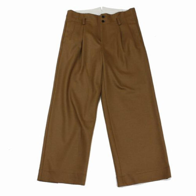 COMOLI(コモリ)のURU 2TUCK WIDE PANTS メンズのパンツ(スラックス)の商品写真