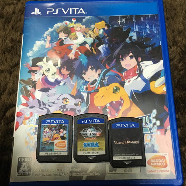 PSvita 本体、充電器、カセット、SDカードセット 2