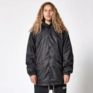 フィアオブゴッド(FEAR OF GOD)のfog ESSENTIALS コーチジャケット(ナイロンジャケット)