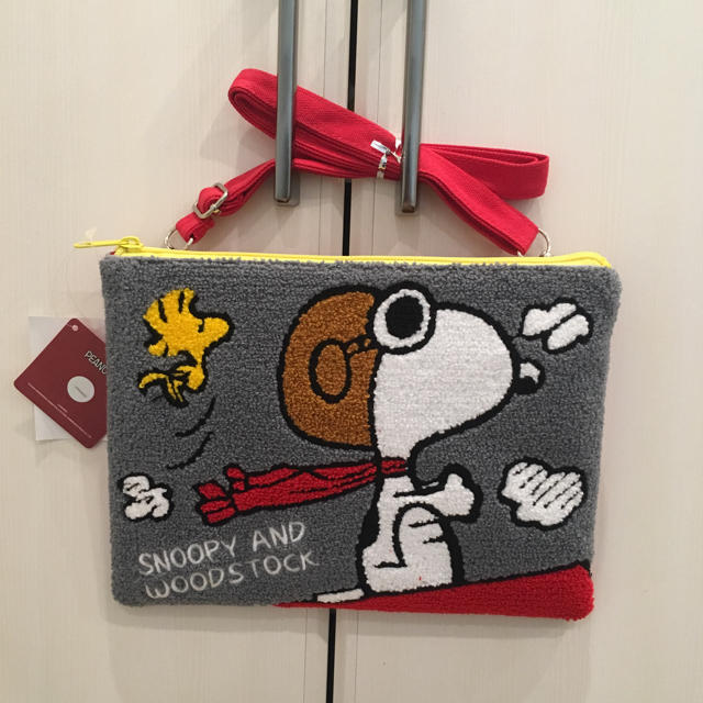 SNOOPY(スヌーピー)の新品  スヌーピー  さがら刺繍 ショルダーバッグ ／ ポーチ グレー レディースのバッグ(ショルダーバッグ)の商品写真