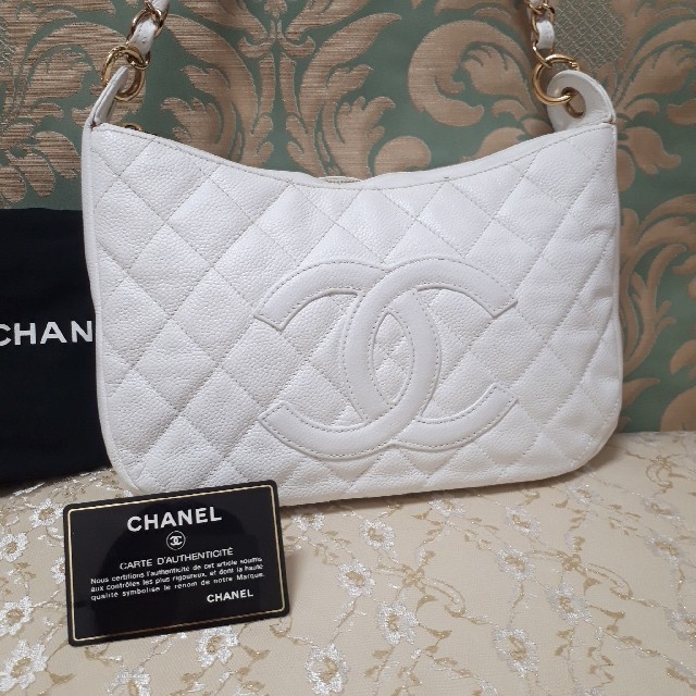 最新デザインの CHANEL - ショルダーバッグ ホワイト 正規品 CHANEL