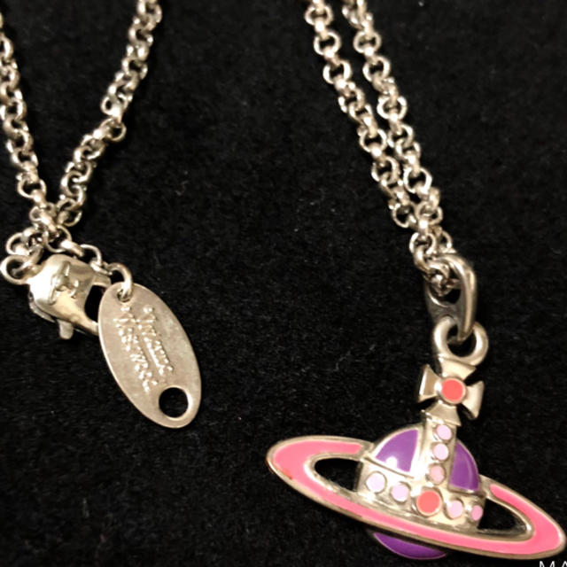 Vivienne Westwood(ヴィヴィアンウエストウッド)のネックレス オーブ ピンク ヴィヴィアンウエストウッド  レディースのアクセサリー(ネックレス)の商品写真