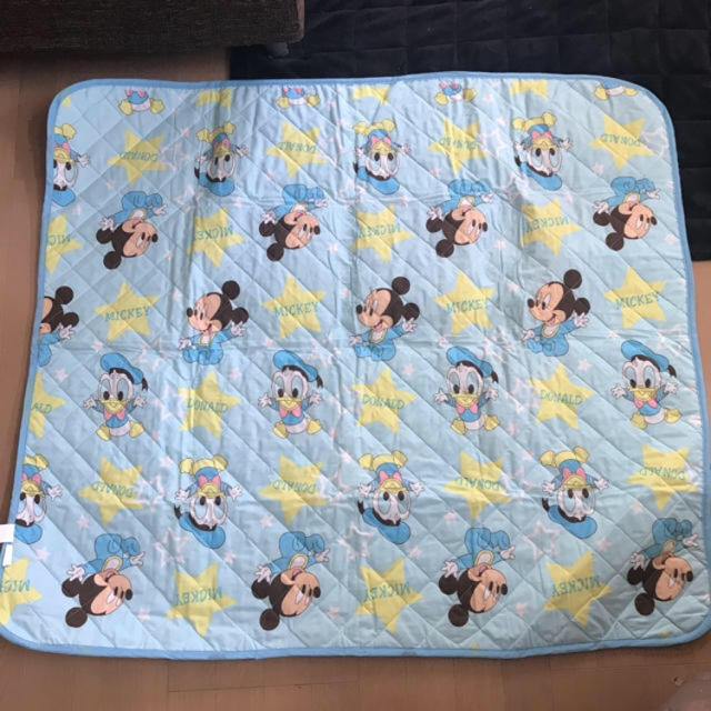 Disney(ディズニー)のディズニー ミッキー  マット キッズ/ベビー/マタニティの寝具/家具(フロアマット)の商品写真