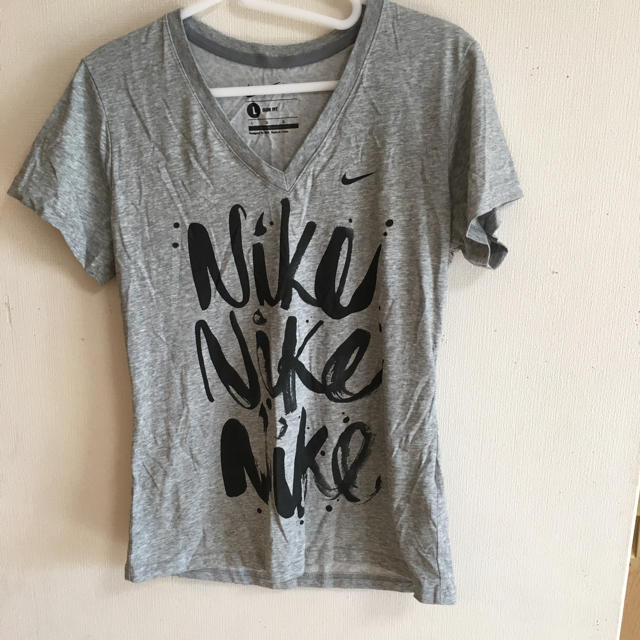 NIKE(ナイキ)のTシャツ ナイキ Ｖネック レディースのトップス(Tシャツ(半袖/袖なし))の商品写真