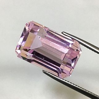 《宝石⚜️ルース》極上品✴️特大☪️天然クンツァイト 27.415ct 鑑付。(リング(指輪))