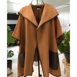 マックスマーラ(Max Mara)のレザートリミングウールとポンチョ(ポンチョ)