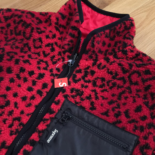 Supreme(シュプリーム)の【S】Leopard Fleece Reversible Jacket /Red メンズのジャケット/アウター(ナイロンジャケット)の商品写真