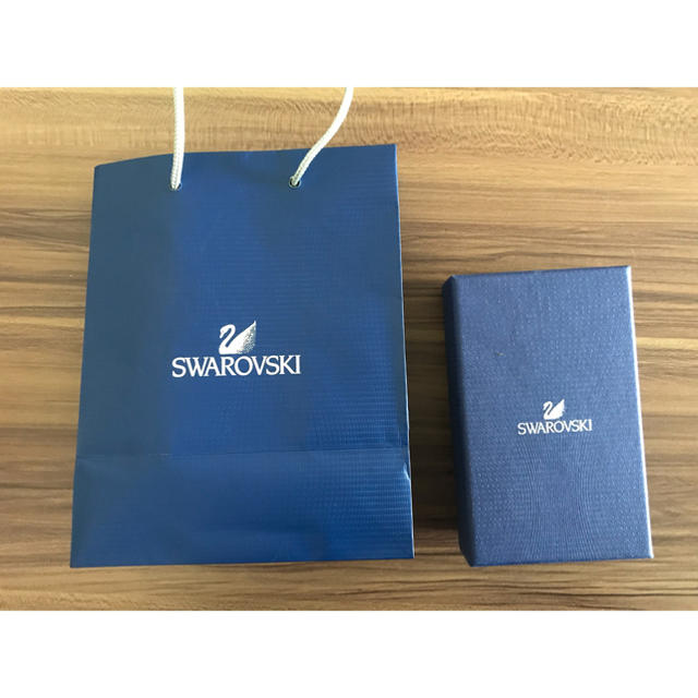 SWAROVSKI(スワロフスキー)のスワロフスキー キーホルダー 日本未発売 新品未使用 シルバー 正規品 レディースのファッション小物(キーホルダー)の商品写真